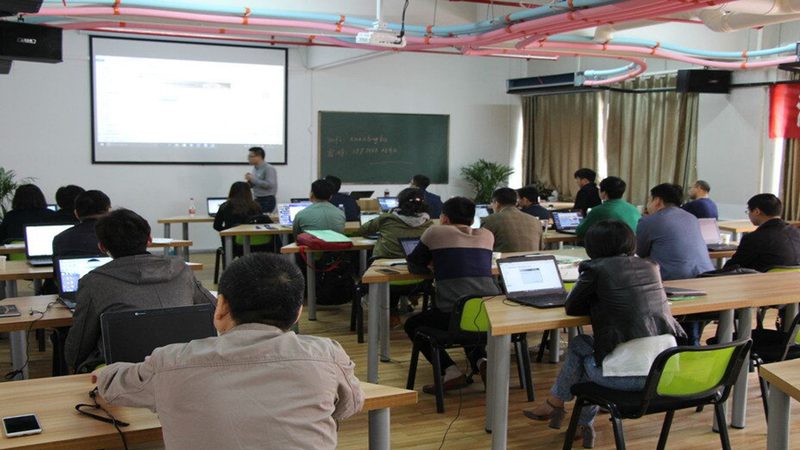小标题：企业培训需求分析